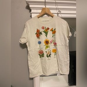 Cute flower tee shirt! $10